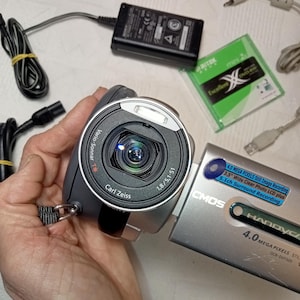 Video camera Sony DCR-DVD505E, in working condition, Handycam, Carl Zeiss Vario-Tessar, zoom 10x, 20x, works on DVD disc