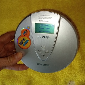 Working Samsung Portable MP3 Disc Player MCD-CM370,retro player,compact,Korean technology,Soviet era,collection player,decor