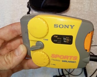 SONY SPORTS ラジオ　グレー/イエロー SONY SPORTS ラジオ グレー/イエロー