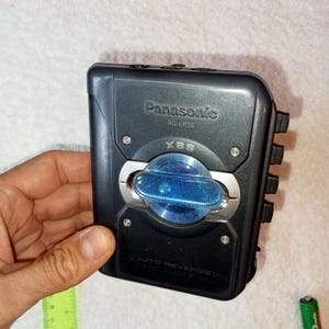 Funktionierender Mini-Kassettenrekorder, Panasonic RQ-CR55, Kassettenspieler, Kassettenspieler, tragbarer Kassettenspieler, Vintage-Spieler