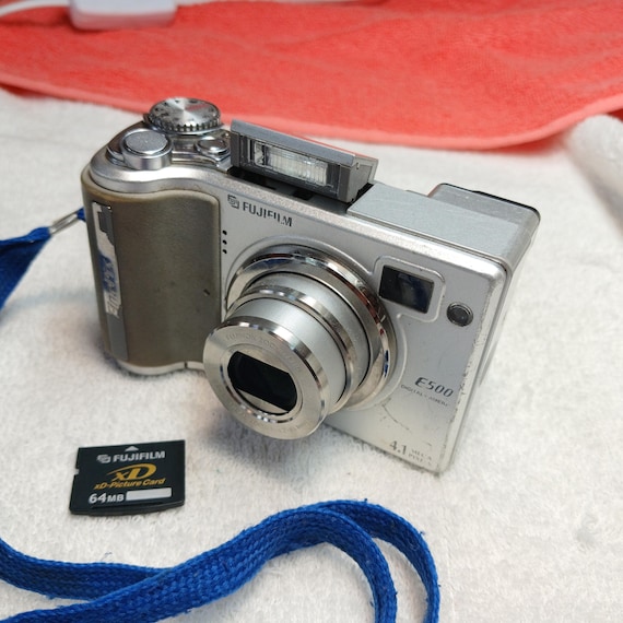 デジタルカメラ FUJIFILM FinePix E500 Working Vintage Fujifilm Finepix E500 Digital Camera – Y2K