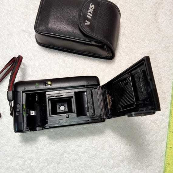 動作可能なヴィンテージ初心者用フィルムカメラ Skina AW-225W オート
