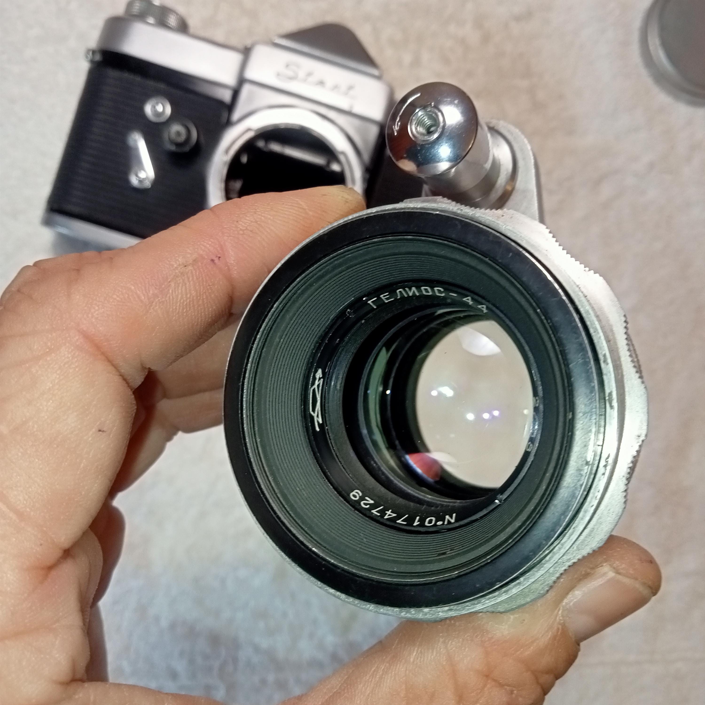 動作する希少なソビエト製カメラ Start、35 mm レンズ Helios-44 USSR