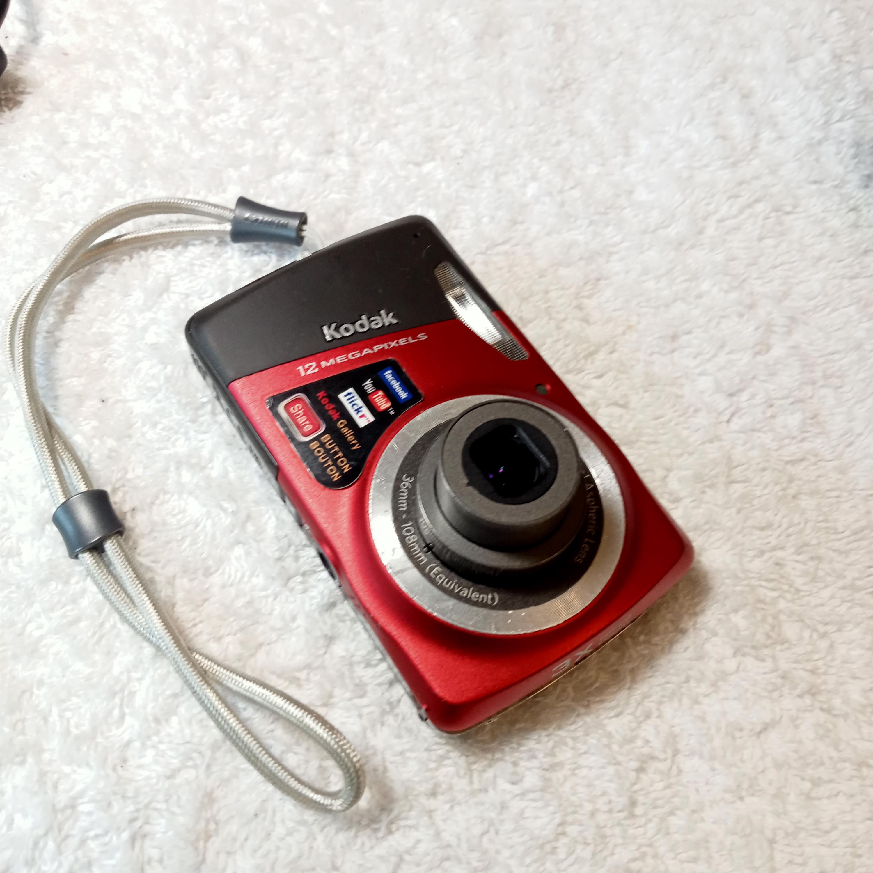 Kodak EasyShare M530 レッド Amazon.com : Kodak Easyshare M530 12 MP Digital Camera with