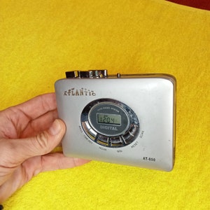 Atlantic, Auto FMradio AT-850, funktionierendes Kassettenradio, Kassettenspieler, tragbarer Kassettenspieler, Vintage-Silber, Player
