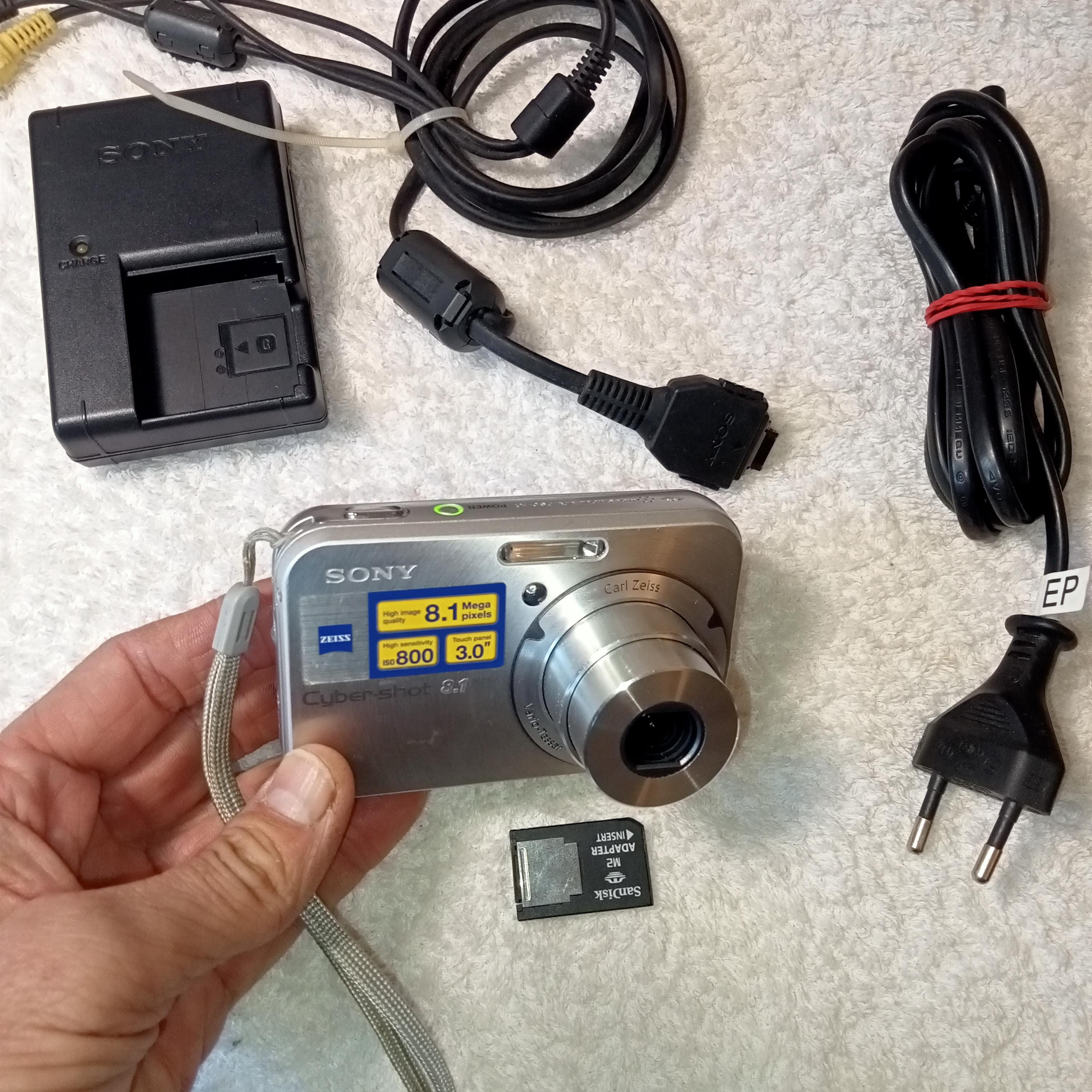 ミー　SONY デジカメ Cyber－Shot DSC-N1 充電器付き Sony CyberShot 8.1 MP Digital Camera with 3x Optical Zoom