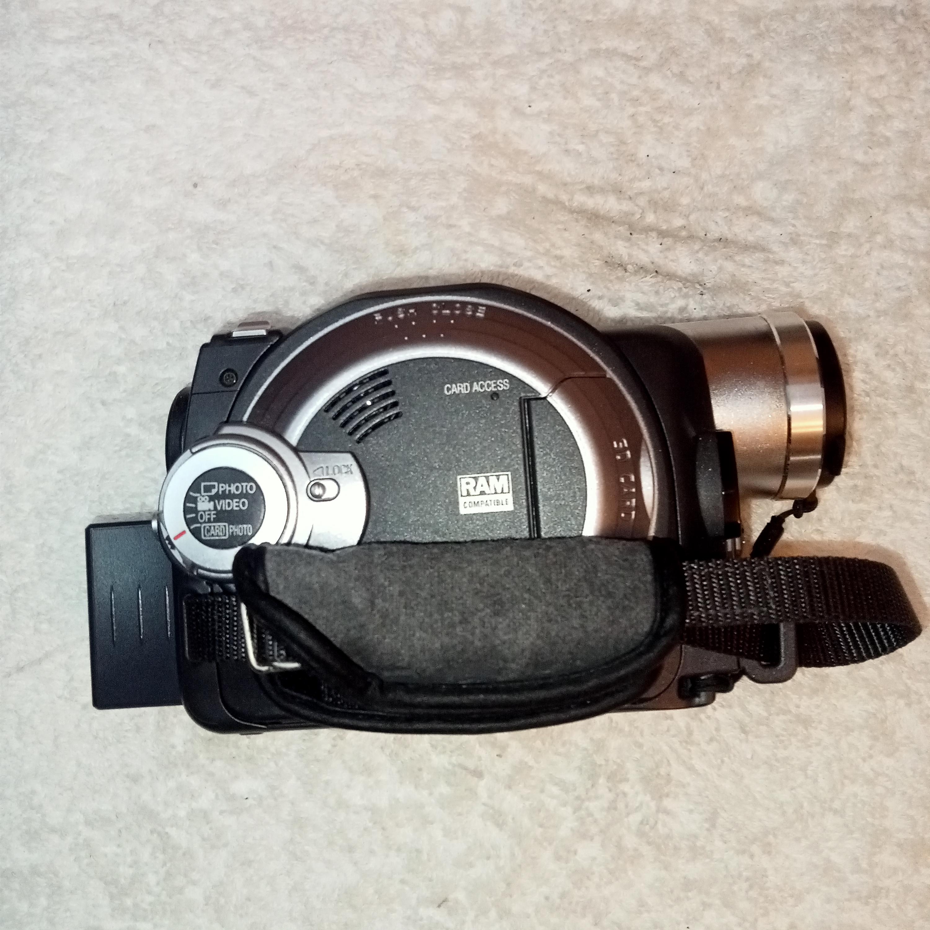 Hitachi DZ-MV580E DVD RAM Camcorder With 16X 240X Zoom,working