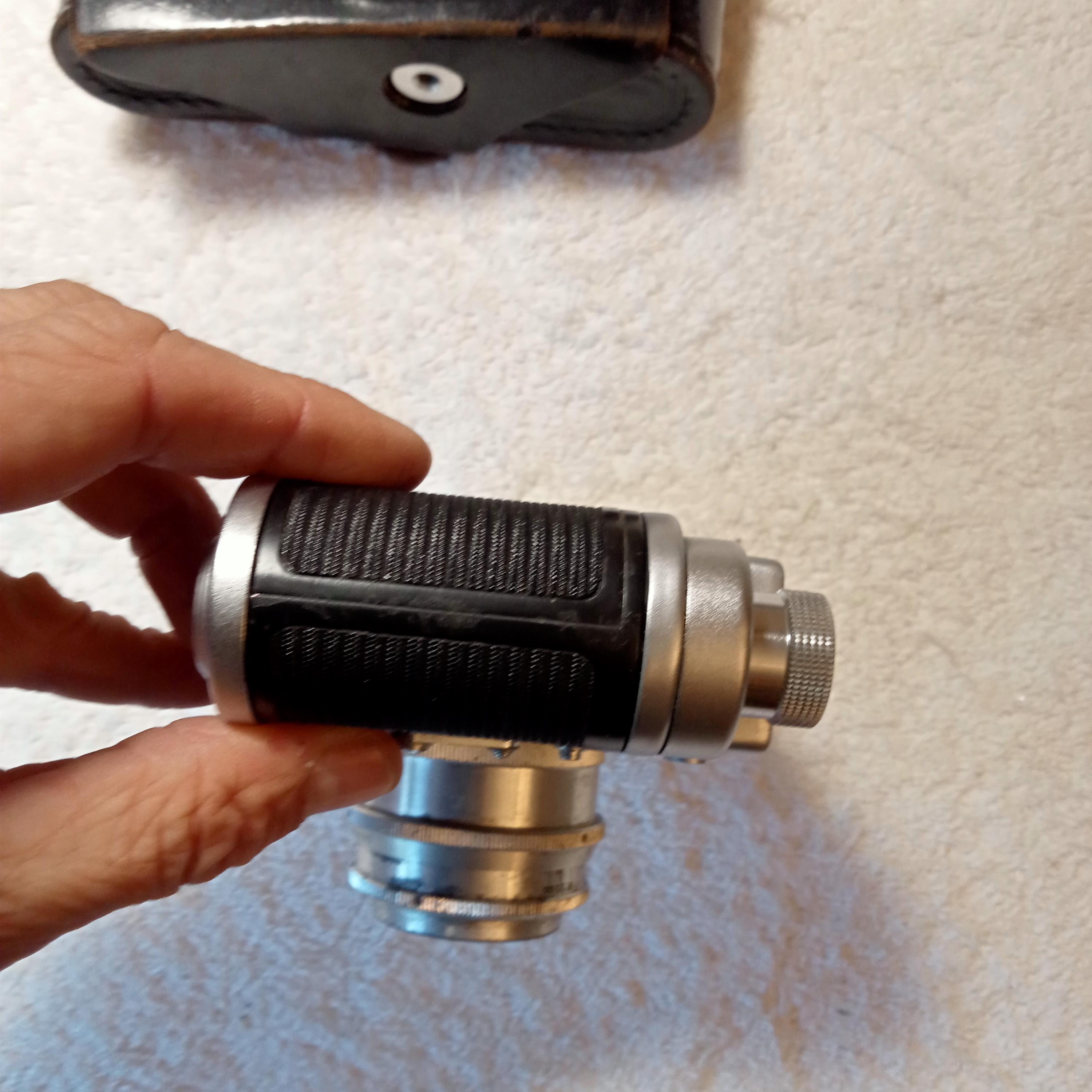 動作するソビエト製のビンテージフィルムカメラ Zorki-4、Industar-50
