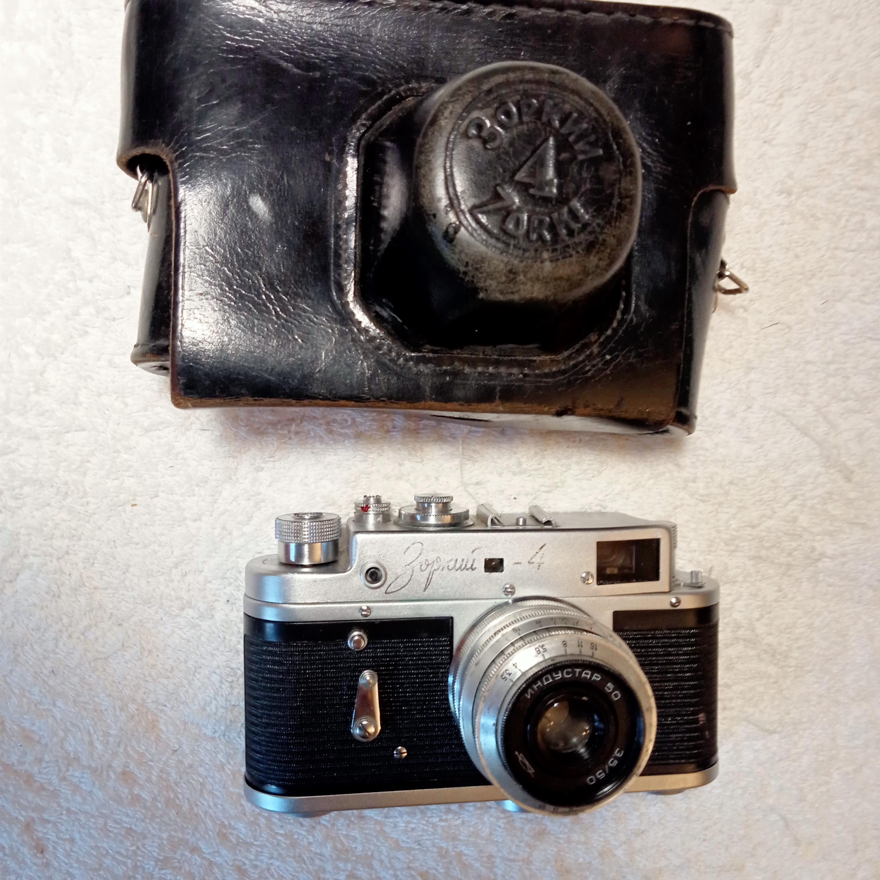 動作するソビエト製のビンテージフィルムカメラ Zorki-4、Industar-50