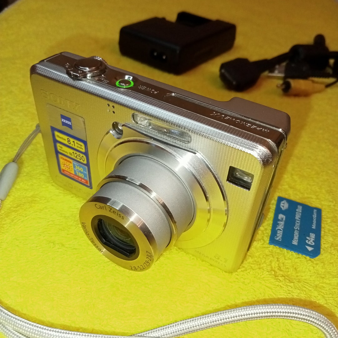 Sony Cybershot DSCW100, Carl Zeiss Optics,camera,3x Zoom,8.1 Mp