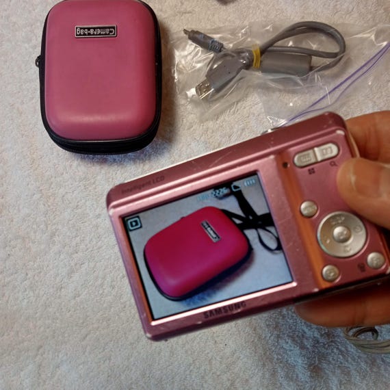 Working pink digital camera Samsung ES 15, camera Compact digital camera 10.2 MP, uses an SD card. stylish camera, gift for her