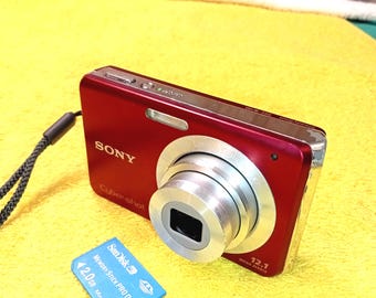 Cámara Sony Cybershot DSC-W190 en funcionamiento, óptica Carl Zeiss, zoom 6x, 12,1 MP, elegante y funcional, tarjeta de memoria, batería.