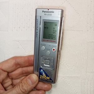 Panasonic RR-US550 Funktionsfähiger Sprachrekorder, MP3-Aufnahme, IC-Recorder, hergestellt in Singapur, eleganter digitaler Sprachrekorder