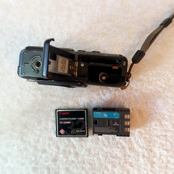 【美品・動作品】Canon PowerShot S70 純正ケース・CFカード付 Canon Powershot S70 Digital Camera, Working Condition, 7.1