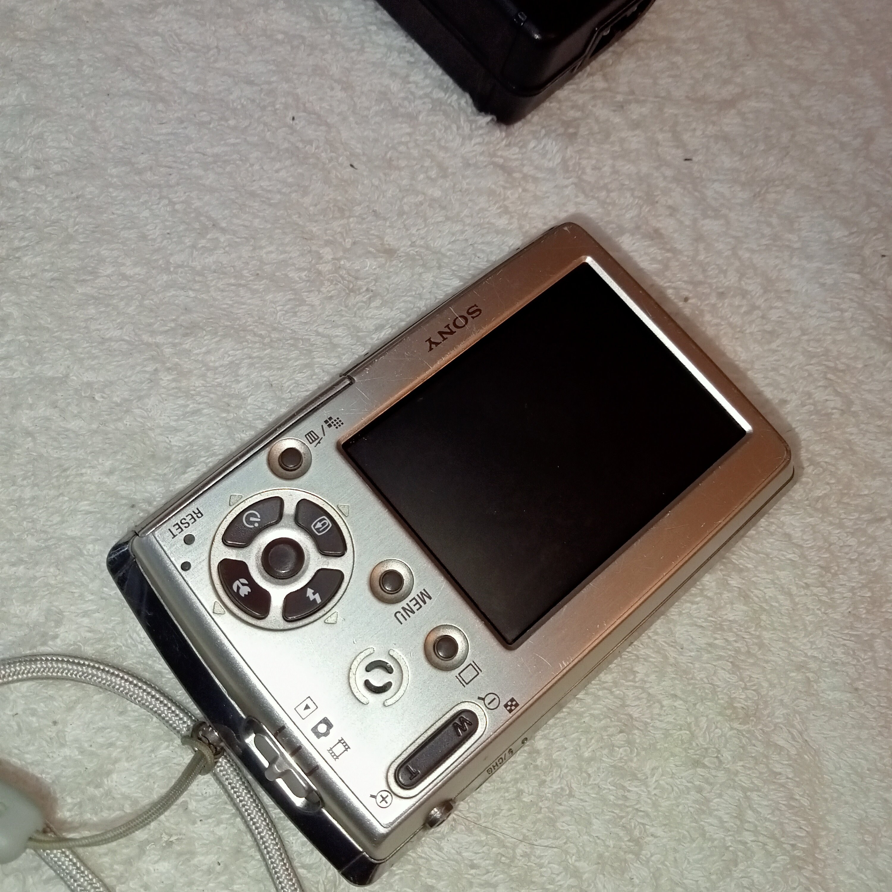 Sony Cybershot DSC-T33, Carl Zeiss Optics, Working Camera, 3x Zoom, 5.1 MP, Stylish Silver Camera, Charging, No Batteries - Etsy Sony Cybershot DSC-T33, Carl Zeiss Optics, Working Camera, 3x Zoom, 5.1 MP, Stylish Silver Camera, Charging, No Batteries - Etsy