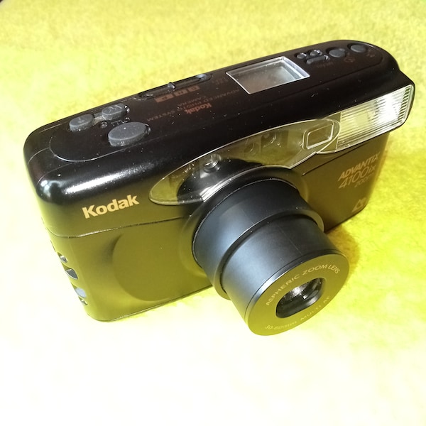 The rare beginner's work camera The Kodak Advantix 4100 ix zoom is a compact zoom camera designed by Kodak for the APS film system.