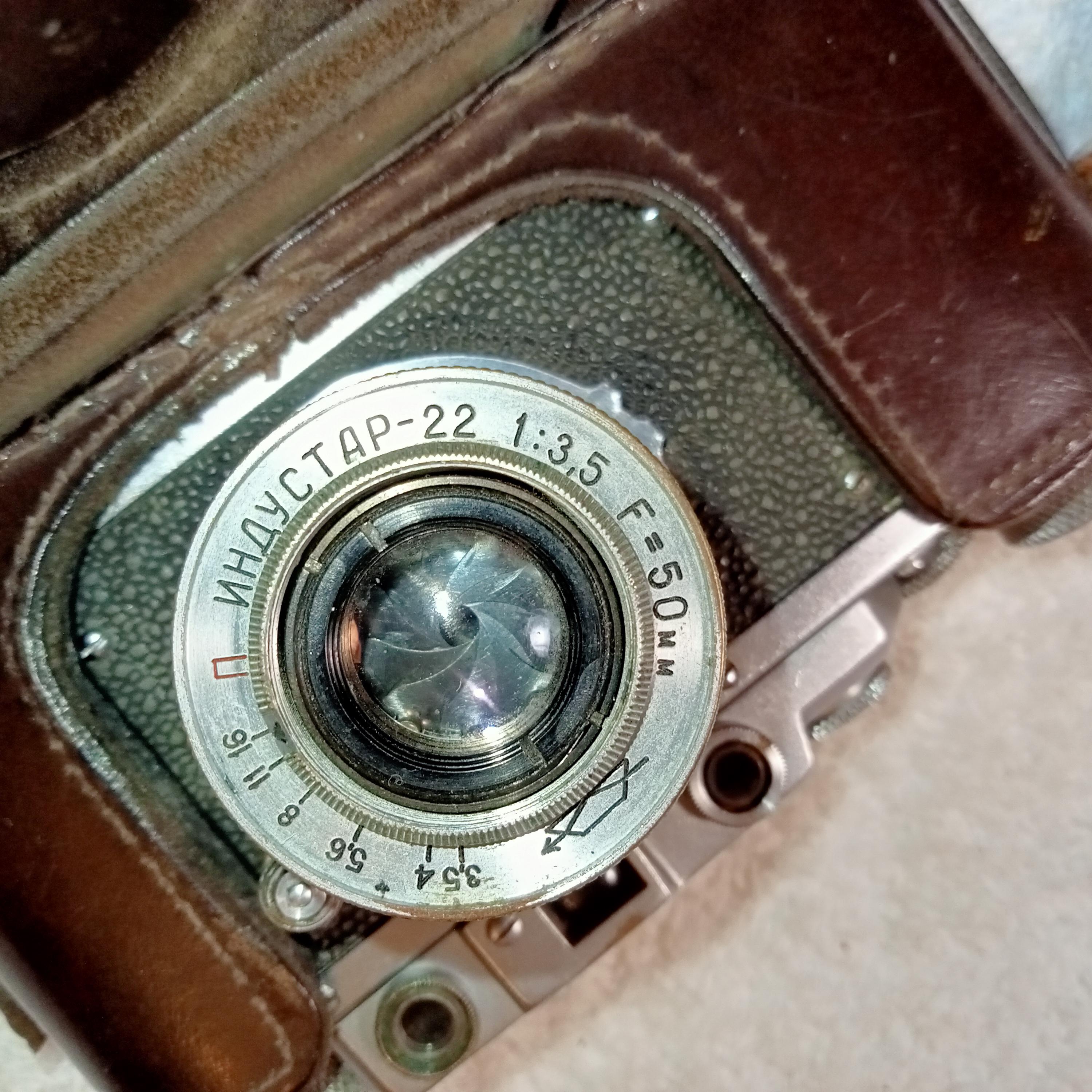 動作するソビエト製のヴィンテージフィルムカメラZorki-1、Industar-22
