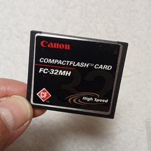 Cartão de memória flash Canon compacto funcional, San Disc, 32 MGB, SDCFB para câmeras digitais e gravadoras