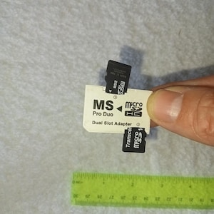 Adaptador MS Pro Duo de doble ranura + dos tarjetas de memoria Micro sd de 1 y 2 GB para algunas cámaras, videocámaras Sony, PSP