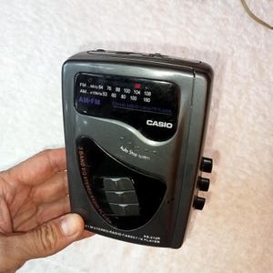 Funktionierender Mini-Kassettenrekorder Casio AS-212R, Auto-Stopp-Systeme, AM/FM-Stereo-Kassettenradiospieler