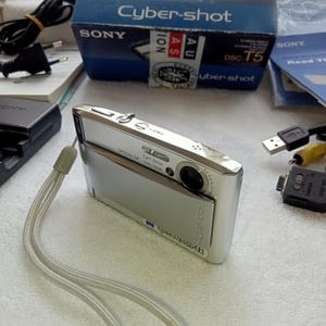 美品 Sony Cyber-shot DSC-T5 シルバー デジカメ SONY Cyber-Shot DSC