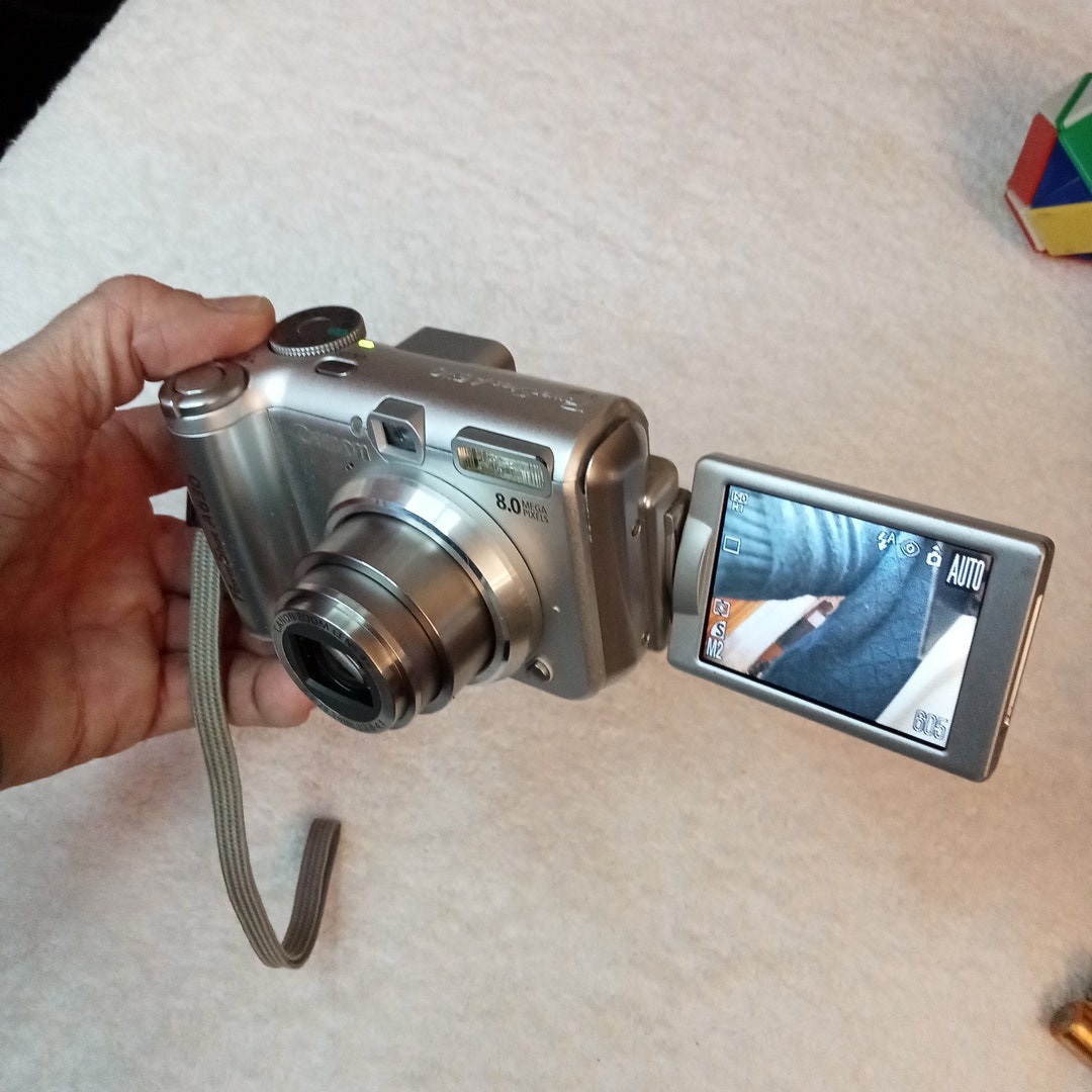 Working Digital Camera With Rotating Display, Canon Powershot A630, 8