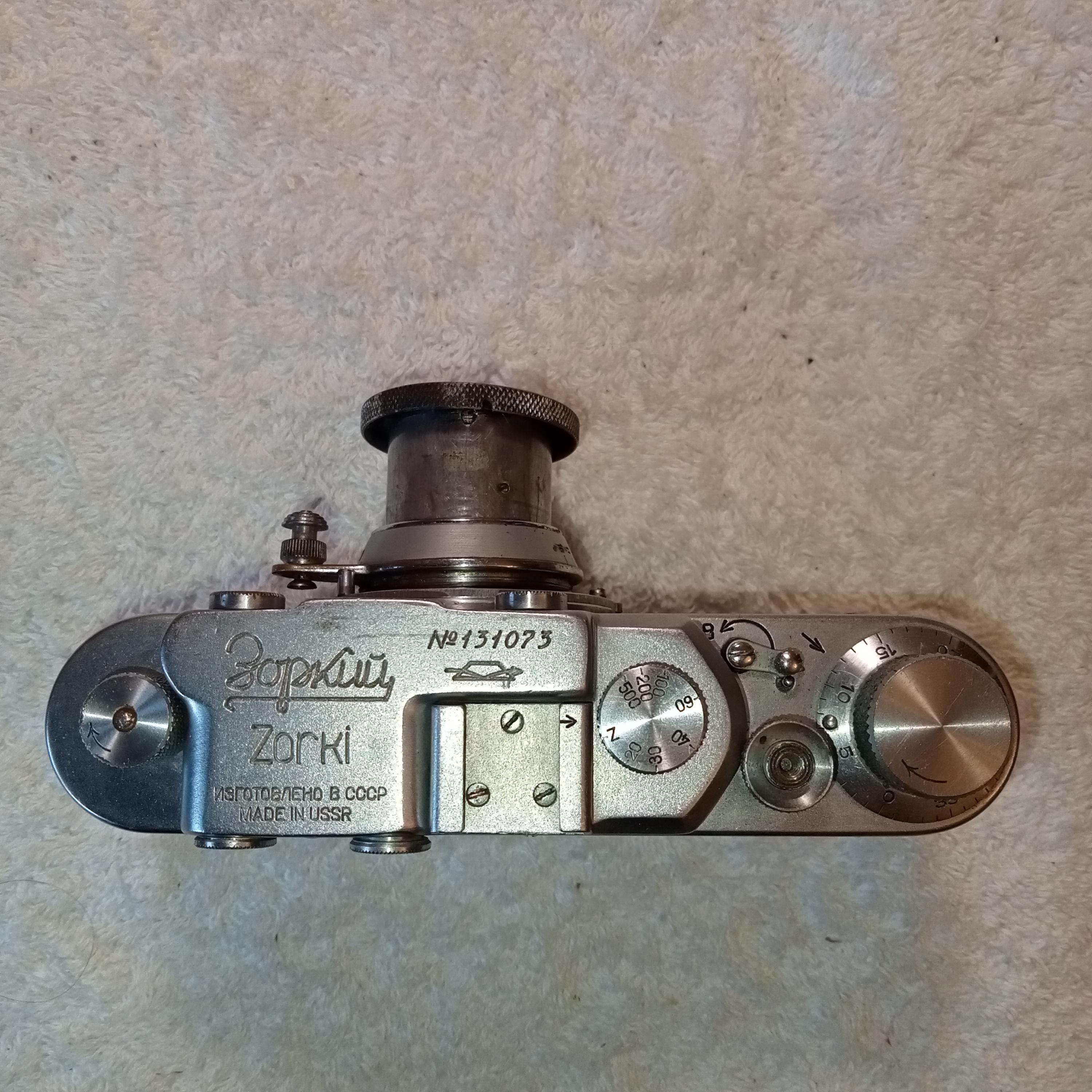 動作するソビエト製のヴィンテージフィルムカメラZorki-1、Industar-22