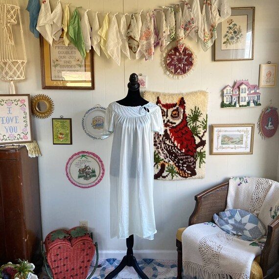 80's vintage kitschy cottagecore white nightgown with… Gem