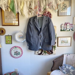 70&#39;s vintage gray double breasted sport coat/suit jacket with white stitching detail