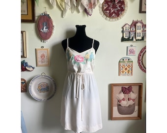 70&#39;s vintage My Colours cream floral accent sweetheart neckline mini dress with belt
