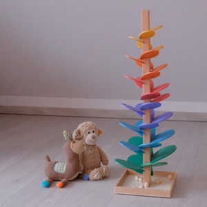 Sound tree | 73 cm high | 30 sheets | 10 marbles