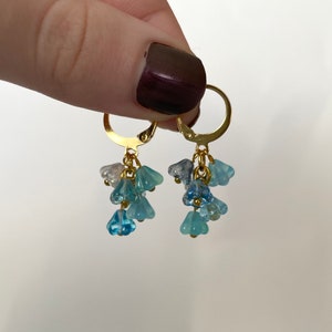 Dainty blue flower bunch huggie hoop earrings lever back handmade glass flower drop earrings delicate floral cottage core jewellery cute fun