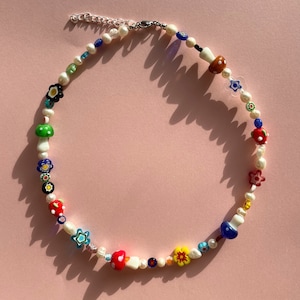 Collar de perlas de agua dulce multicolores, surtido al azar, con cuentas de vidrio de lampwork, con forma de hongo y flor millefiori.