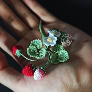 Crochet Strawberry Brooch, Strawberry Pin, Handmade Brooch, Wedding Flower Boutonniere, Thank you gift, Mother’s Day Gift