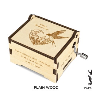 Personalisierte Mama und Baby Vogel Spieluhr: Individuell gravierte Notizen / Foto