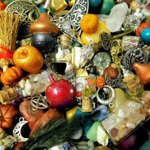 Crows pick,BIG scoop,1/4LB,crowcore,trinket mix,crystal confetti,crystal scoop,goblincore,crow charm,crow gifts,druid,mushroom,mystery scoop
