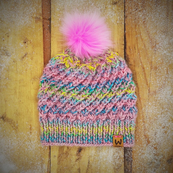 Bonnet tricoté main belle laine rose et multicolore avec pompon amovible et interchangeable