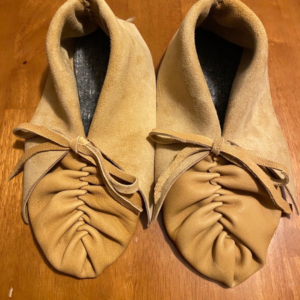 Eastern center seam moccasins (READ ENTIRE DESCRIPTION)