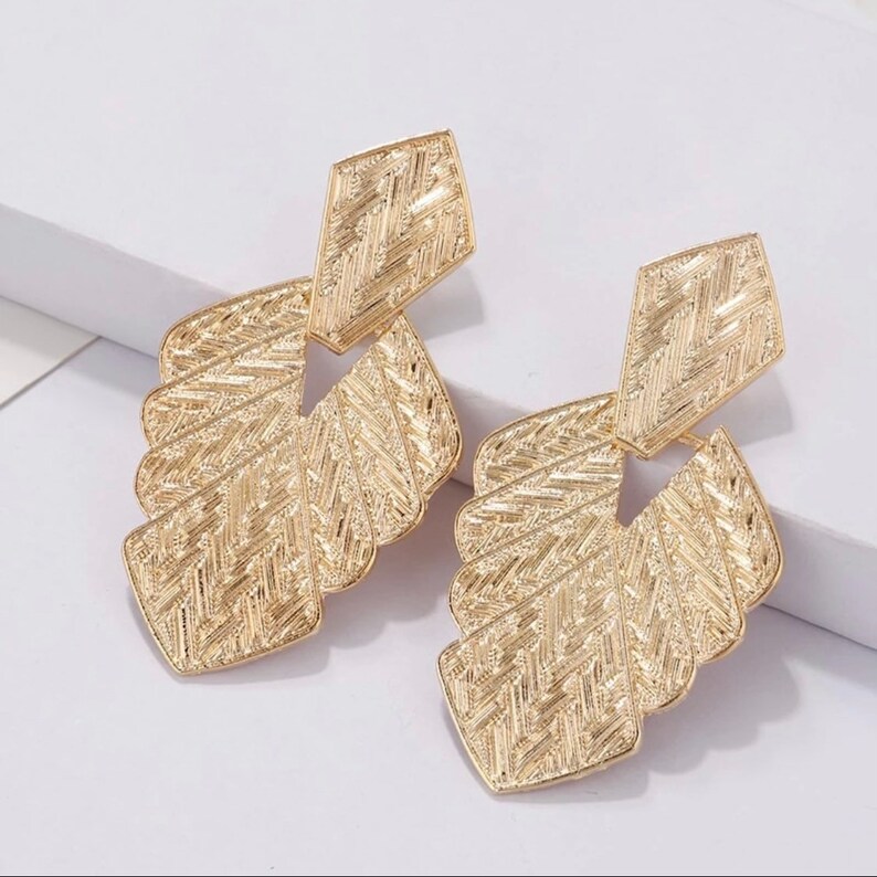 Gold Beautiful leaf drop earrings