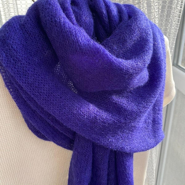 Châle en mohair violet Châle en tricot violet Châle en maille de mohair bleu outremer Châle en tricot violet Écharpe longue en mohair Écharpe longue et fine en tricot à la main pour femme