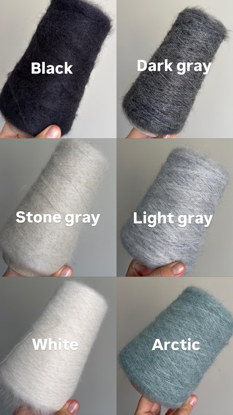 Pu&ograve; includere: Sei coni di filato soffice in vari colori etichettati come Black, Dark gray, Stone gray, Light gray, White e Arctic. Ogni cono presenta un aspetto morbido, testurizzato e fibroso, mostrando una gamma di toni neutri e una tonalit&agrave; blu-verde.
