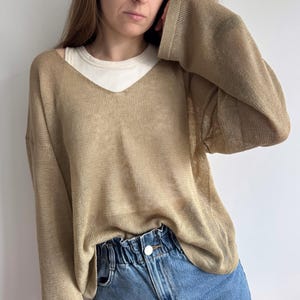 Haut en tricot pur lin beige Pull en lin tricoté Débardeur en lin naturel tricoté à la main Chemisier en tricot à col en V Haut en lin bio tricoté surdimensionné