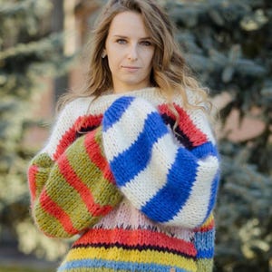 Handgestrickter grobstrick Mohair Pullover Übergroßer mehrfarbiger Mohair Strickpullover Gestreifter Regenbogenpullover Patchwork-Strick Zopfmuster Alpakapullover