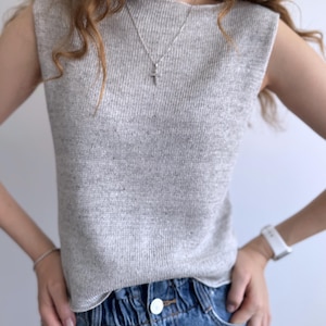 Blanc Top en maille de pur lin Débardeur en lin naturel tricoté à la main Chemisier à col en V en tricot à bretelles larges Top en lin bio Caraco en lin Débardeur