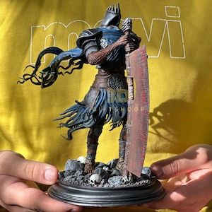 Yhorm the Giant Statue