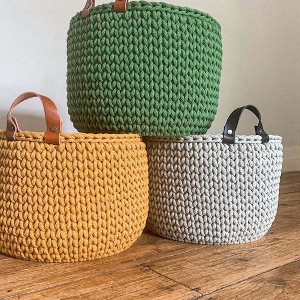 Crochet storage basket, veg handles.