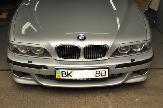 2Pcs Auto Scheinwerfer Augenbrauen Abdeckung Glänzend Schwarz Vorne Links  Rechts Trim Dekoration Ersatz für BMW E39 – zu niedrigen Preisen im