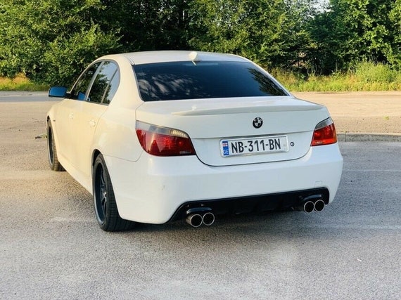 Heckdiffusor Schwarz passt für BMW E60 E61 M Paket mit Anhängerkupplung  Diffusor