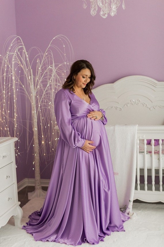 Lilac maternity dress for photoshoot 