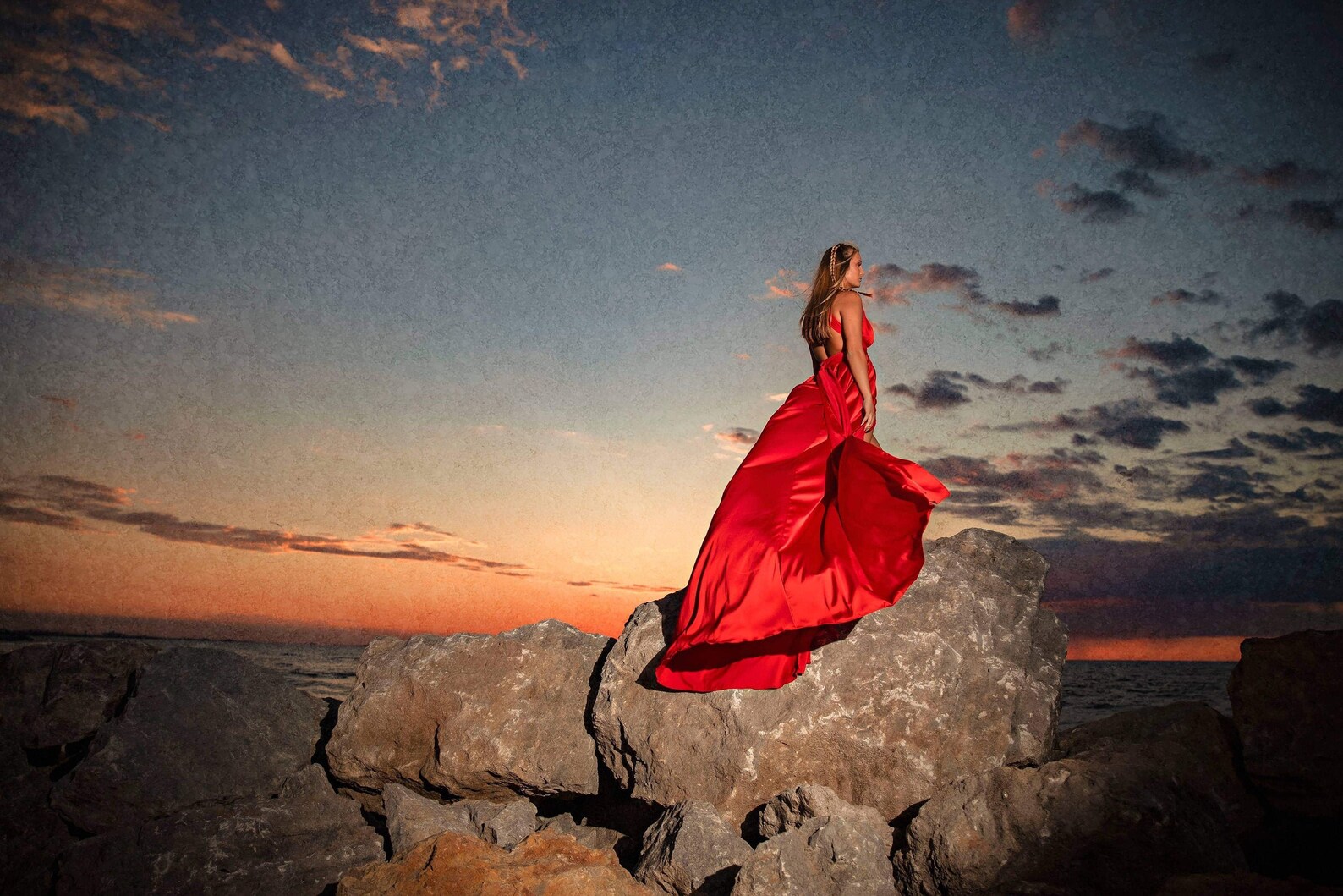 LONG DRESS WITH TRAIN (DARK BLUE) - RENTAL